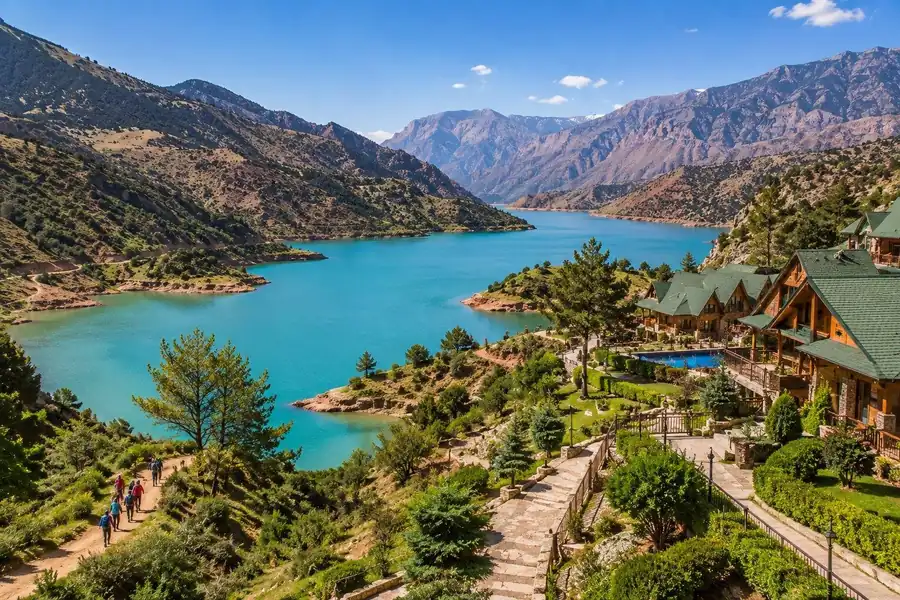 Lac de Bin El Ouidane dans le Moyen Atlas, Maroc